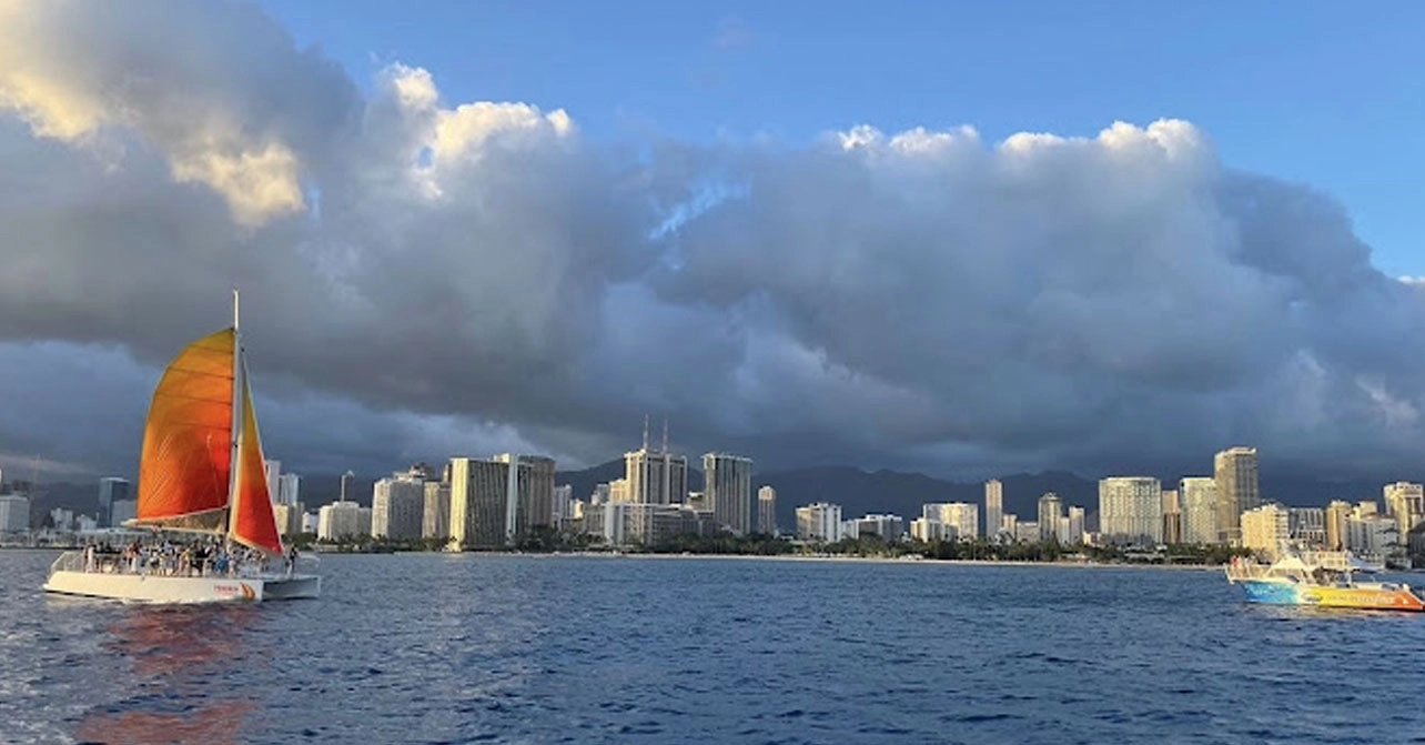 catamaran ride in waikiki